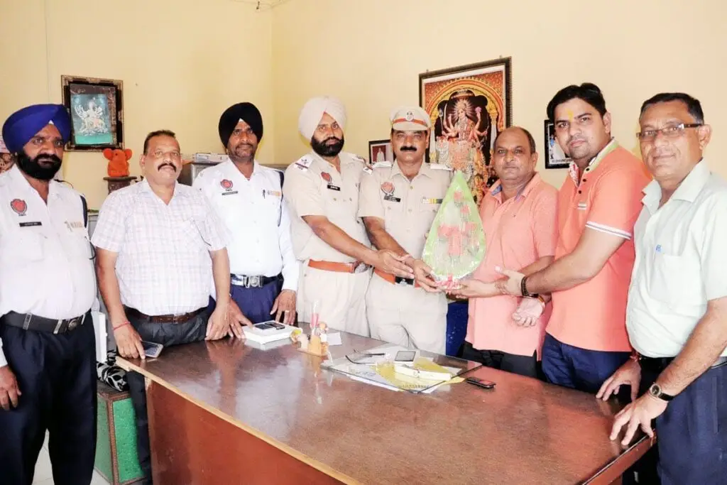 School Awarded By Distt. traffic Incharge for Social work